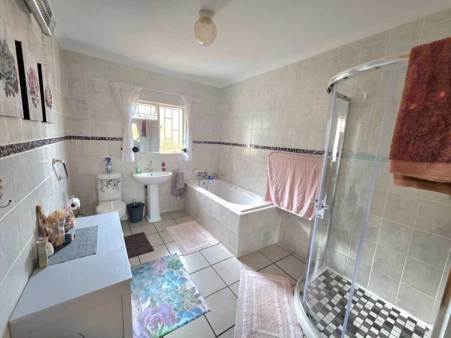 4 Bedroom Property for Sale in La Provance Free State